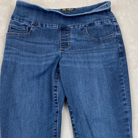 Lee Women's Jeans Size 8 30x27 Measured Pull-On Medium Blue Denim - Picture 6 of 9